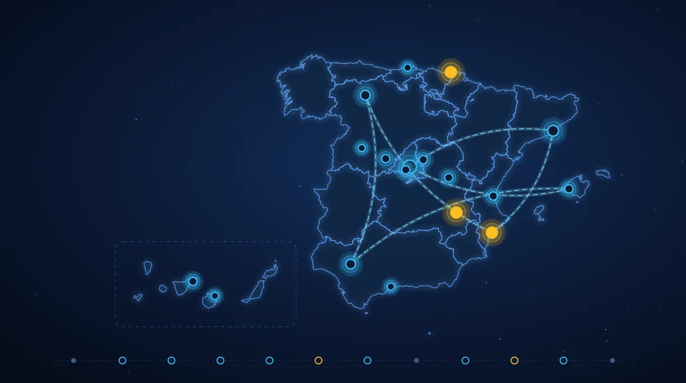 Ilustración sobre fondo azul noche: mapa de España en líneas de neón con las sedes de los congresos de ciberseguridad unidas por una ruta discontinua, tres de ellas en dorado, y una línea de tiempo de doce meses debajo